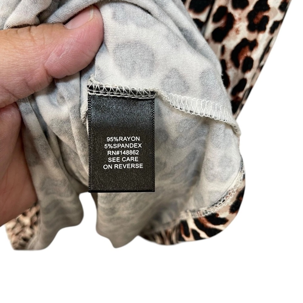 Like New Torrid super soft knits size 18/20 leopard print top - Picture 5 of 6